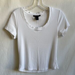 Tahari white short-sleeve ribbed crop T-shirt, size M